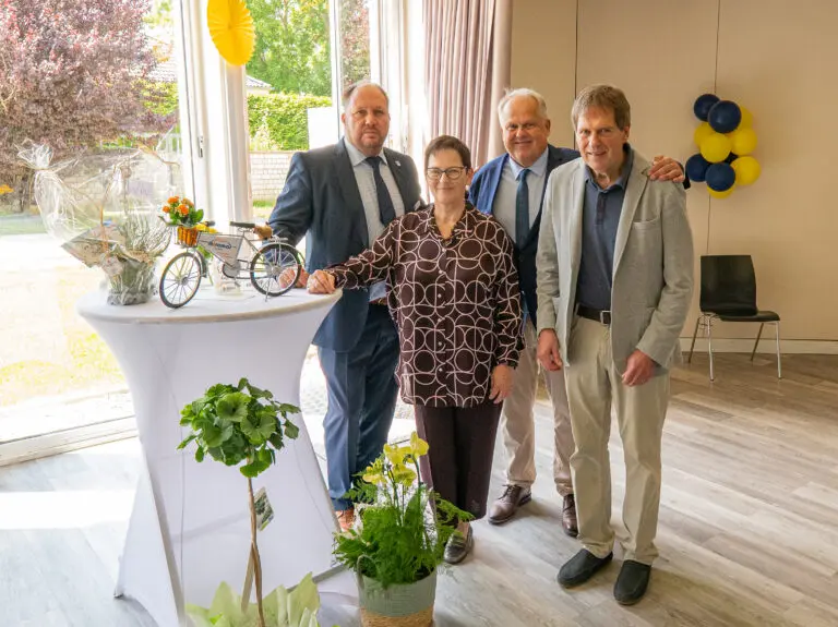 Beim Empfang zum 35-jährigen Jubiläum der Kurklinik Miramar (v. l.): Landrat des Kreises Ostholstein Timo Gaarz, Sabine Effe, Peter Jäcker und Klaus Jäcker