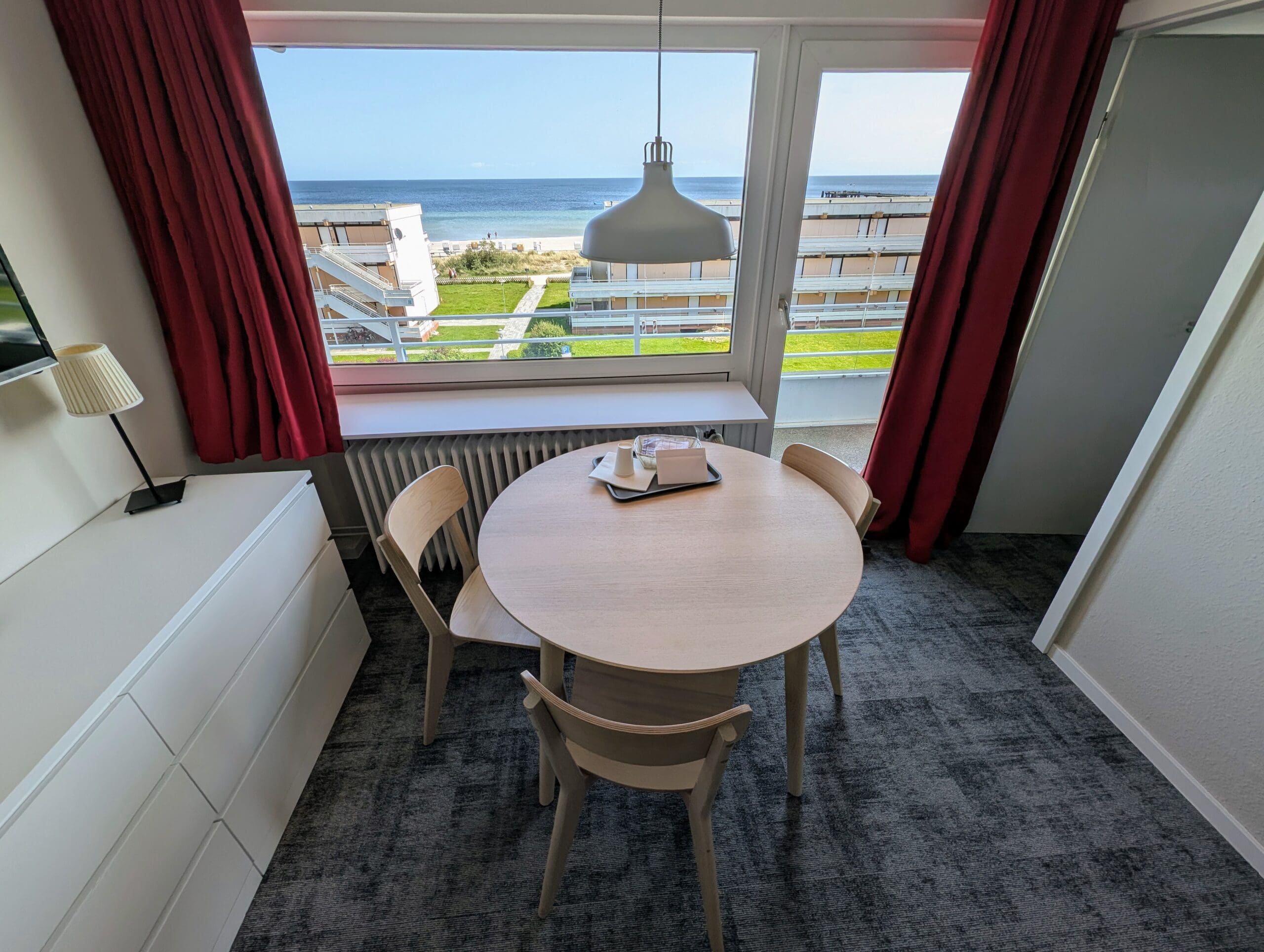 Esstisch mit Meerblick