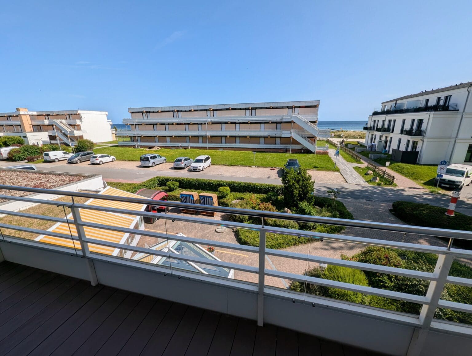 Blick vom Balkon auf das Klinikgelände